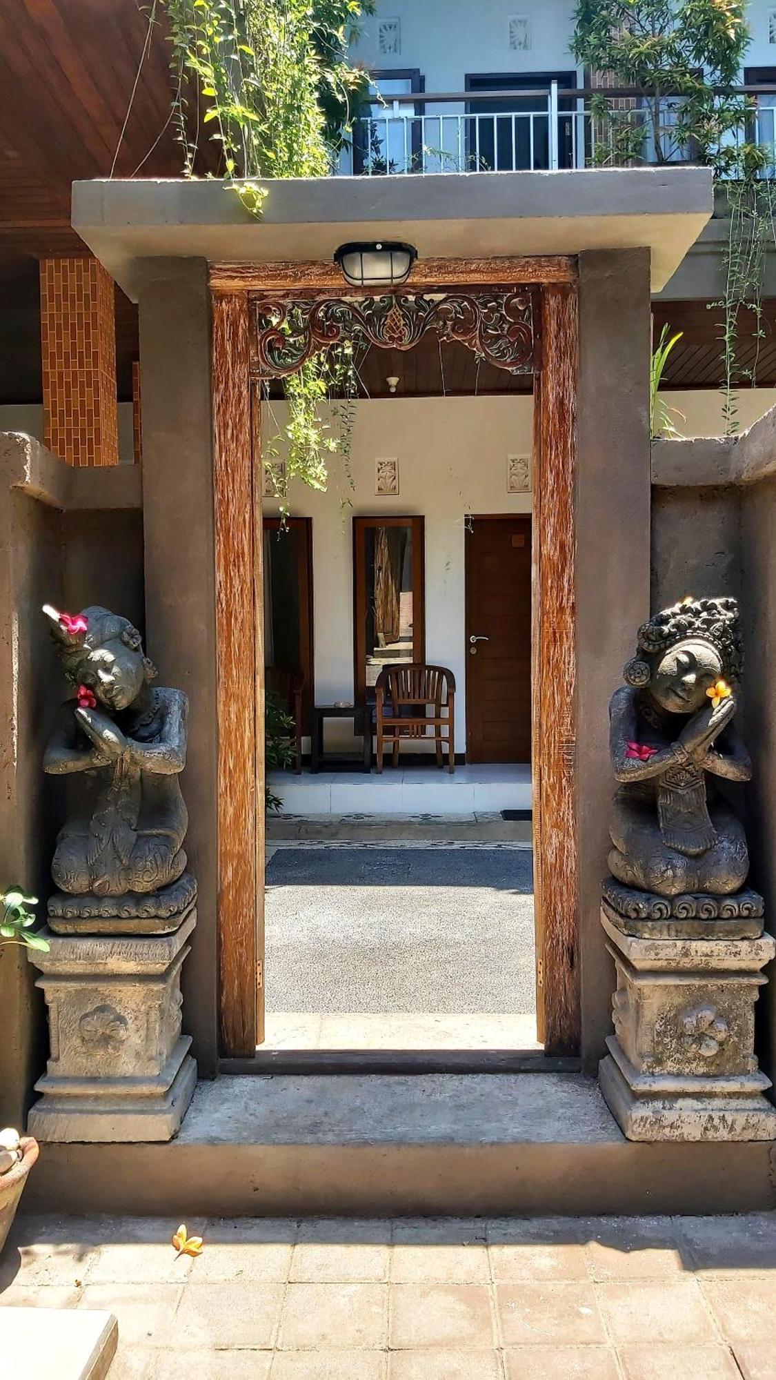Genta House Hotel Kuta  Ngoại thất bức ảnh