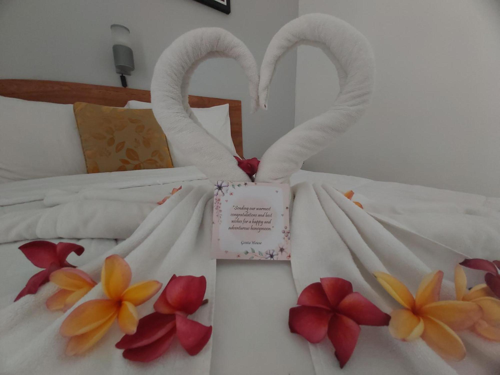 Genta House Hotel Kuta  Ngoại thất bức ảnh